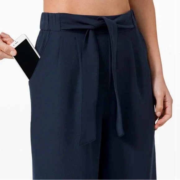 Lululemon Noir Crop True Navy Pants 6 - Picture 3 of 11